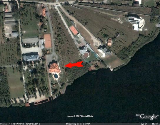 Casa lui Columbeanu, satelti