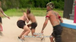 Bătaie de proporții la Survivor România. Ștefan îl împinge pe Zanni, iar Sebastian sare în apărare și îl lovește: "Ești mort, ești terminat!"