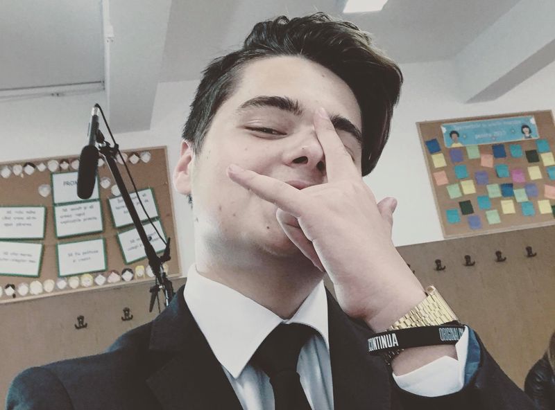 Vloggerul a absolvit cu media 9.60 la Bacalaureat