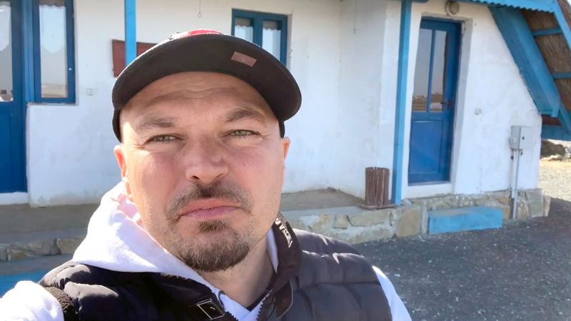 Puya a transmis un mesaj de la morm&acirc;ntul fratelui său