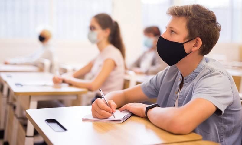 Când se fac înscrierile la facultate și ce documente sunt necesare pentru admitere