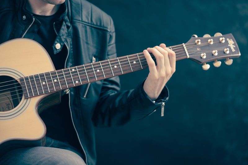Ce genuri de muzică există și care sunt cele mai populare în România
