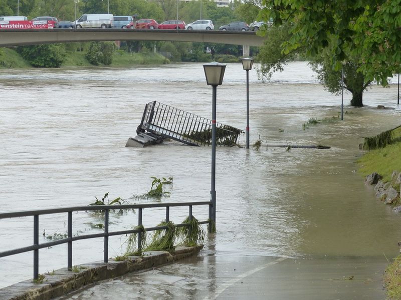 Cod portocaliu și galben de ploi. Vremea face ravagii