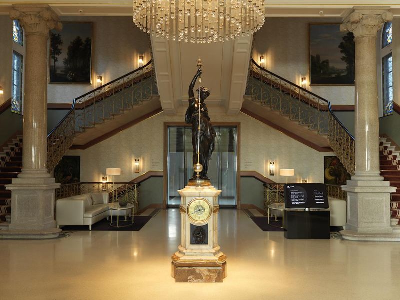 Victoraș Micula, hotel