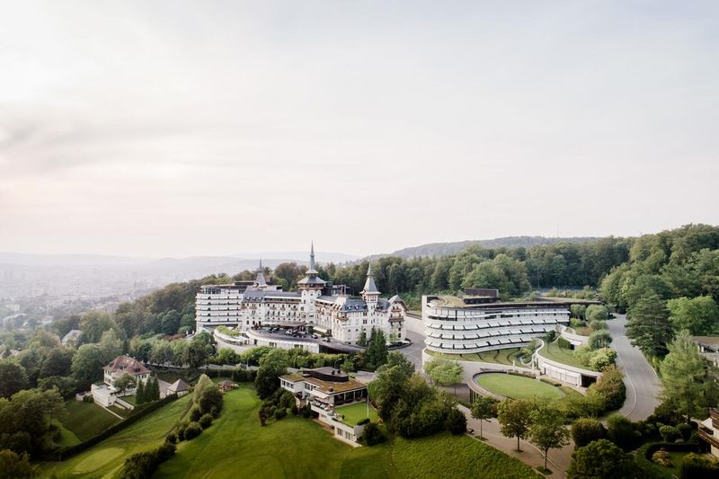 Victoraș Micula, hotel