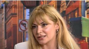 Cum arată Kitty Cepraga după 20 de ani de când a părăsit România. Cu ce se ocupă actrița în prezent