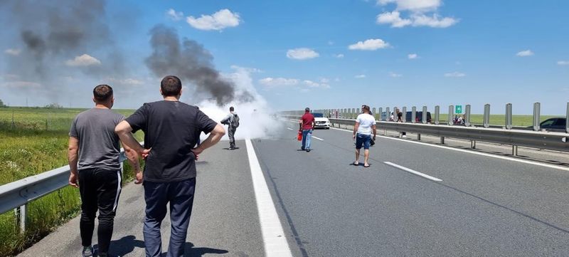 Incendiu violent pe autostradă, în apropiere de Timișoara