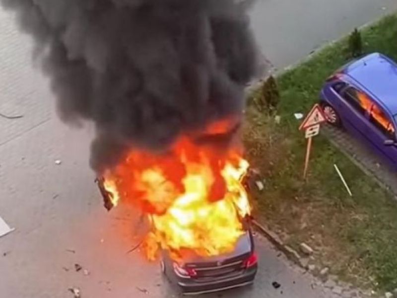 Mașina afaceristului a explodat