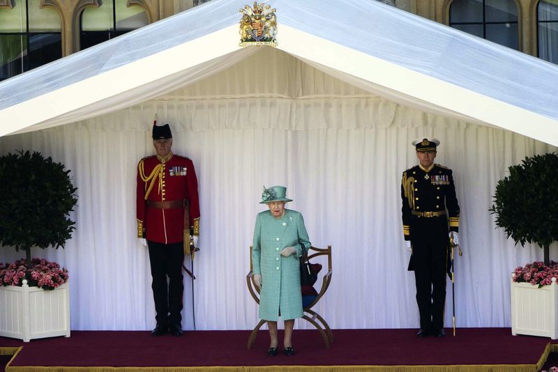 Prințul Philip ar fi &icirc;mplinit astăzi 100 de ani