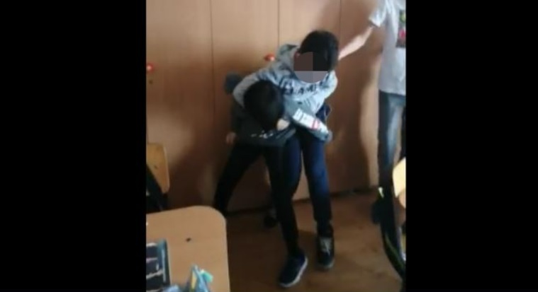 Bătaie &icirc;ntre elevi