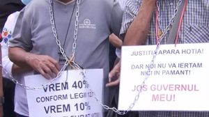 Pensionarii, în lanțuri la Palatul Cotroceni.