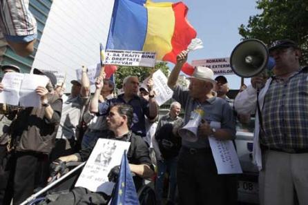  Protestează pentru creșterea pensiilor