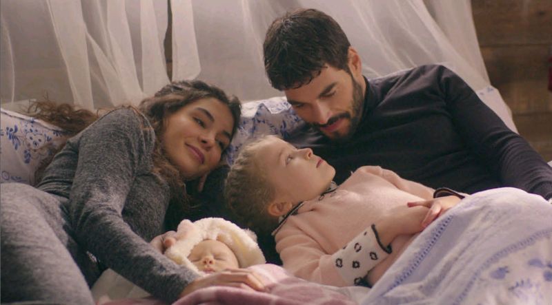 In aceasta seara, de la ora 20:00, in “Hercai”, Azize vrea sa &lt;schimbe&gt; tot