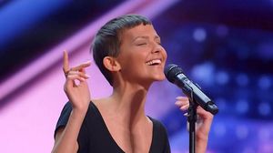 O tânără de 30 de ani, bolnavă de cancer, a impresionat juriul de la America's Got Talent