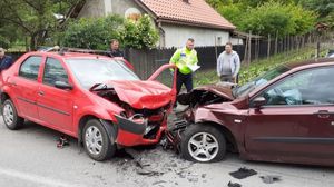 Accident la Petroșani, în Hunedoara. Patru persoane au fost rănite și una a avut nevoie de resuscitare 