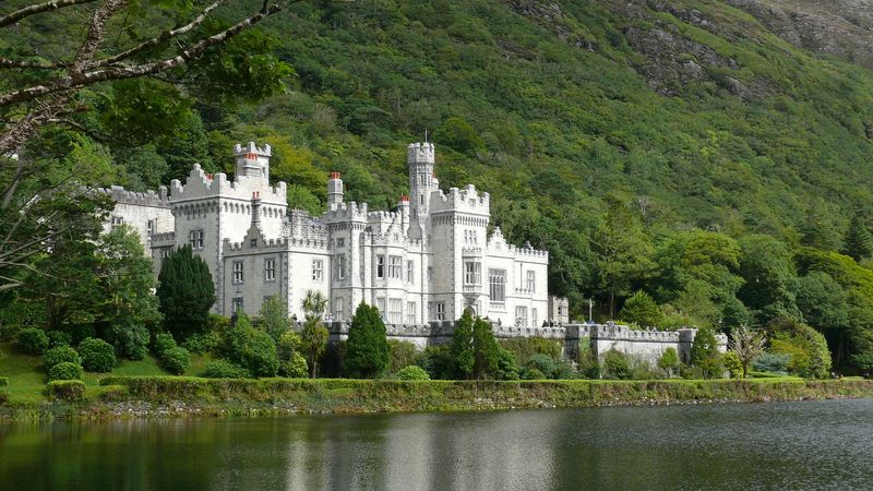 Castelul Kylemore, Irlanda Topul destinațiilor mai puțin cunoscute din Europa