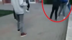 Cinci tinere din Târgu Frumos și-au împărțit pumni și picioare. Motivul este de-a dreptul șocant