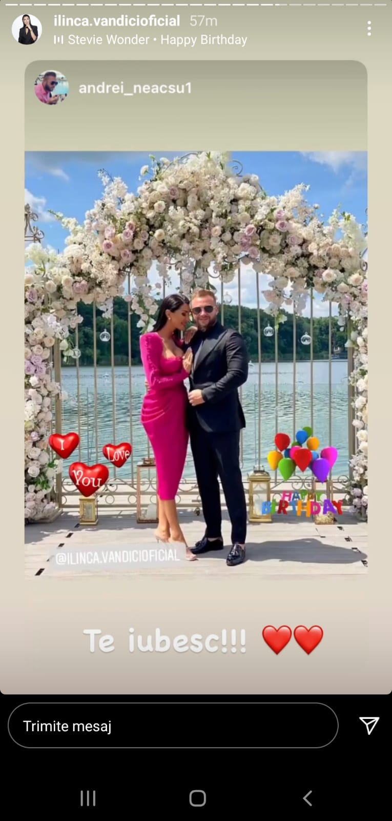 Prezentatoarea emisiunii 