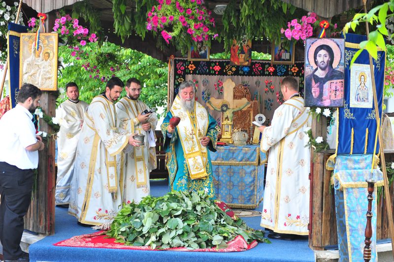 Ce semnificaţie au frunzele de nuc care se sfinţesc la biserică în ziua Pogorârii Sfântului Duh