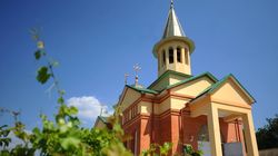 POMANĂ de Sfinții Petru și Pavel 2021. Ce se dă de pomană pentru sufletele celor morţi