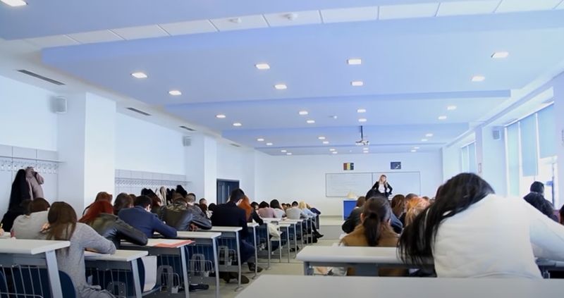 Cu ce medie se intră la facultate și cum se face înscrierea