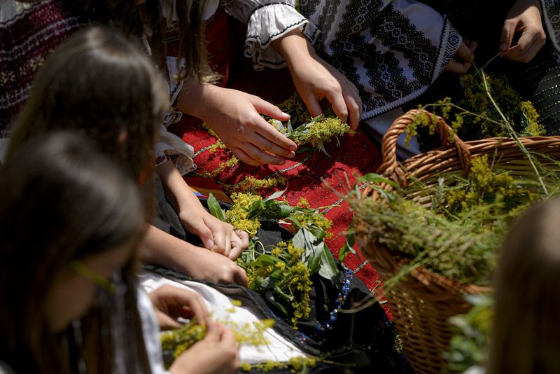 Marți seara, 23 iunie 2021, fetele nemăritate &icirc;și visează ursitul