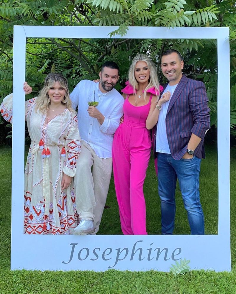 Poza publicată de Andree Bănică de la botezul lui Josephine 