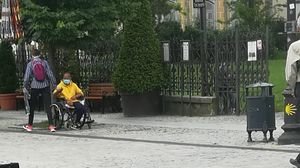 Un cerșetor cu dizabilități a rămas fără banii primiți de la oameni, după ce Poliția i-a confiscat.
