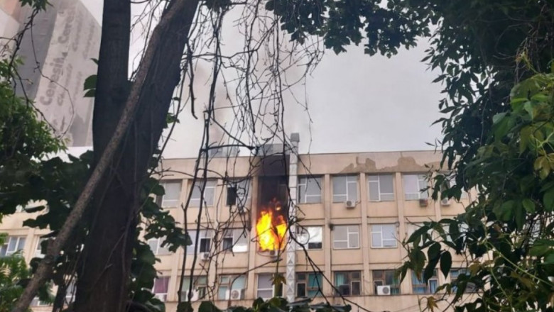 Un puternic incendiu a izbucnit &icirc;ntr-un spital din Iași