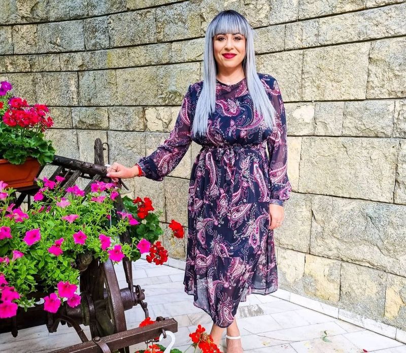  Oana Roman își surprinde tot mai des fanii prin aparițiile sale. 