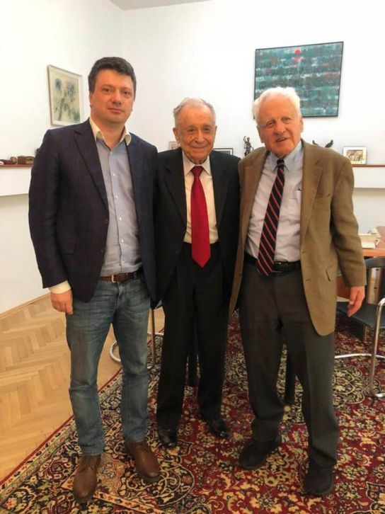 Ion Iliescu, fotografie de la &icirc;mplinirea v&acirc;rstei de 90 de ani