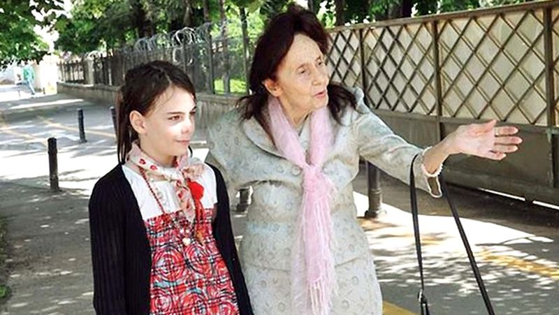 Fetița celei mai bătrâne mame din România, a început să pună întrebări despre tatăl ei, pe care nu l-a cunoscut niciodată.