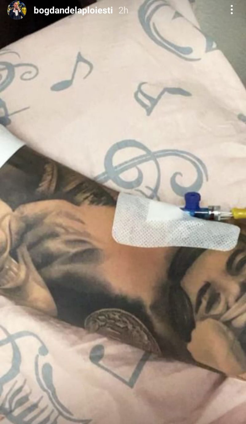 Cunoscutul artist și-a pus urmăritorii pe jar, după ce, într-un clip de câteva secunde, s-a afișat cu o branulă la mână, semn că starea lui de sănătate nu este una foarte bună. Celebrul manelist s-a filmat cu branula la mână
