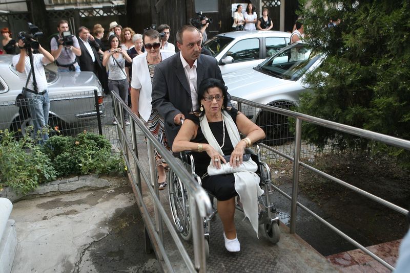 Cine a fost soția lui Cornel Dinu