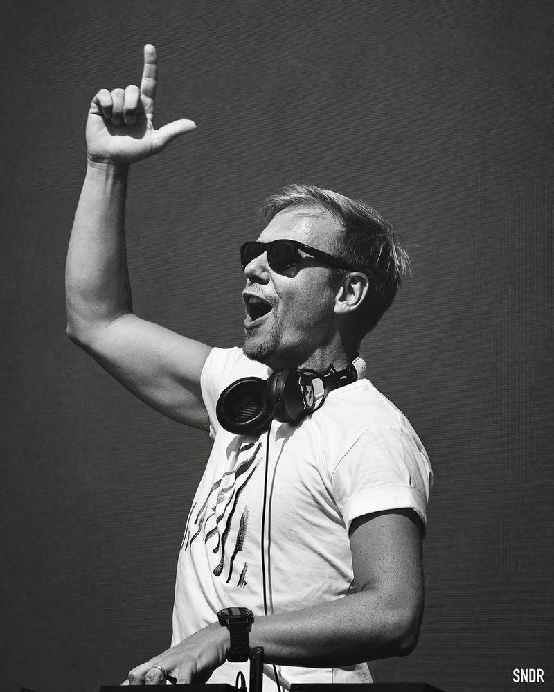 Armin van Buuren va susține un show incendiar la Sound of Bucharest de pe 25 septembrie, în Piața Constituției