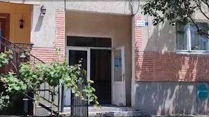 Fetiță de aproape doi ani găsită moartă în casă