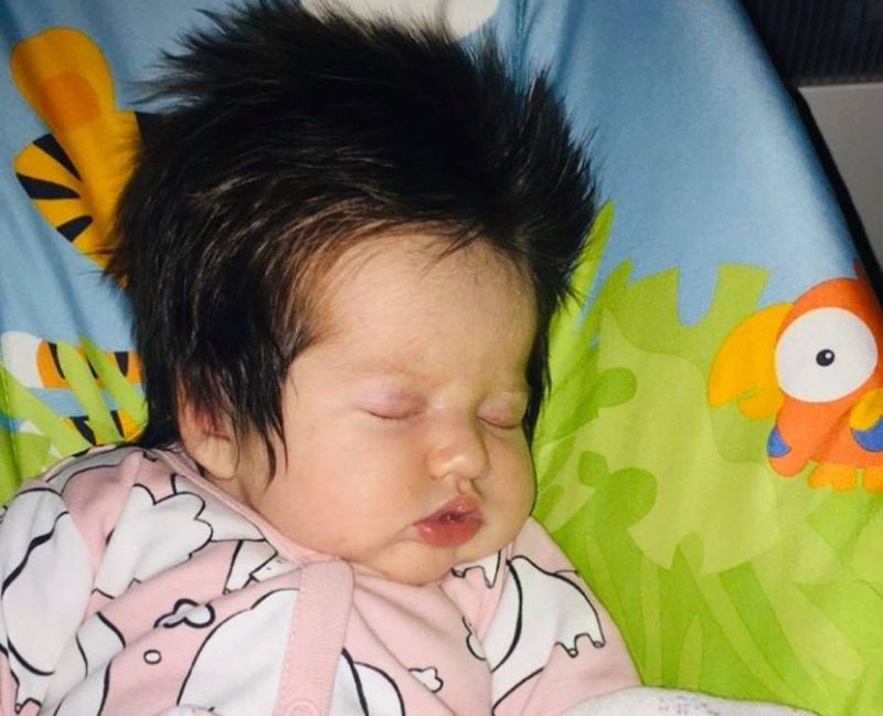 Maya, fetița care s-a născut cu un păr des 