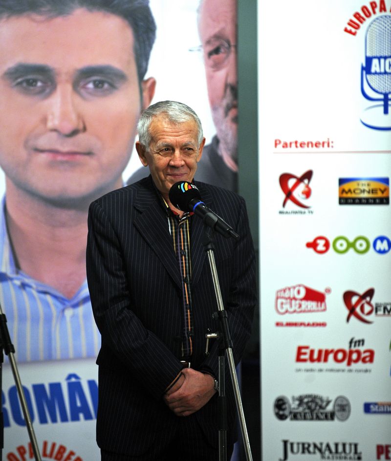 Neculai Constantin Munteanu  Vedete din România care au recunoscut că sunt gay