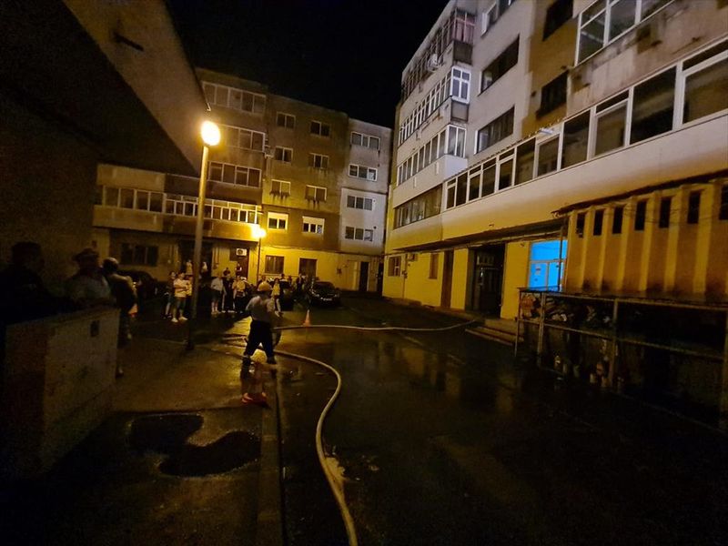 Au fost evacuate 25 de persoane