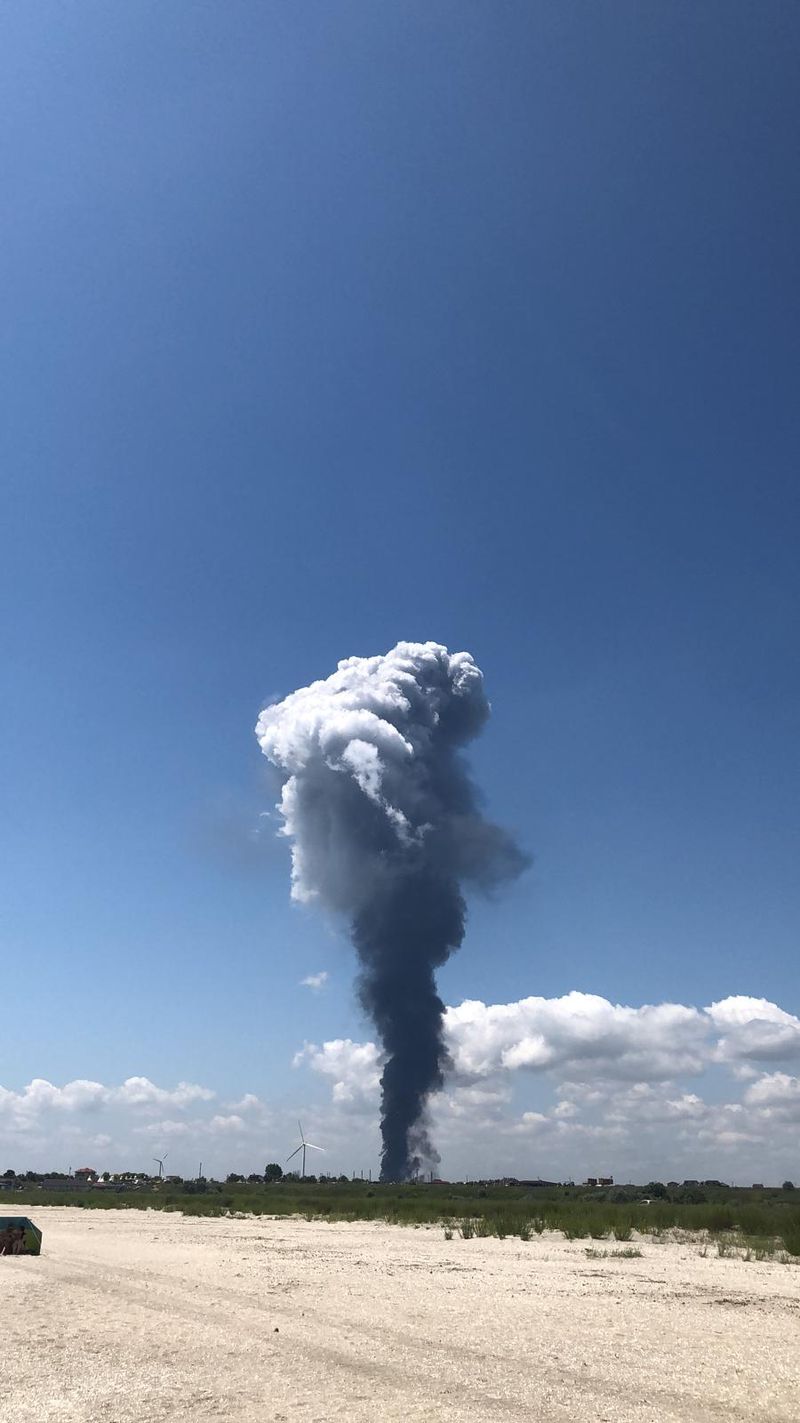 &nbsp;O explozie a avut loc la Rafinăria Petromidia din Năvodari și a condus la un incendiu de mari proporții.