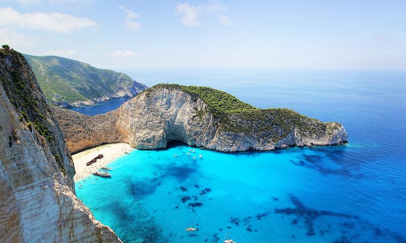 Grecia, creștere a numărului de cazuri de COVID-19! Majoritatea infectărilor sunt în rândul tinerilor