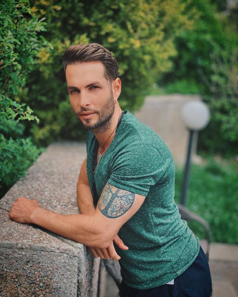 Randi este singur de 8 ani