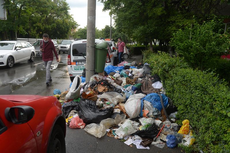 Se caută coluții pentru problema gunoaielor