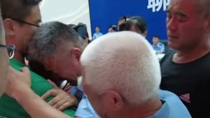 Un bărbat din China și-a căutat 24 de ani fiul răpit