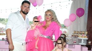 Imagini de la botezul Antoniei, fiica cea mică a Sânzianei Buruiană și a lui Nicolae Zuluf 