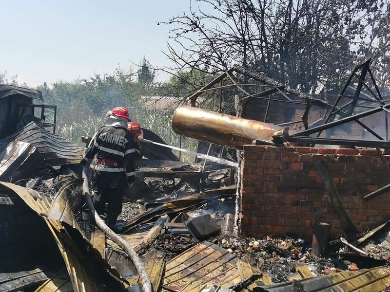Unul dintre pompieri a fost rănit în urma intervenției