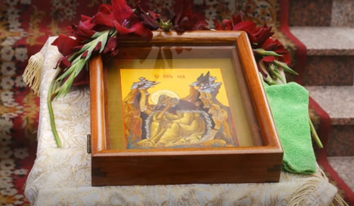 Sfântul Ilie, sărbătoare mare, cu cruce roșie în calendar