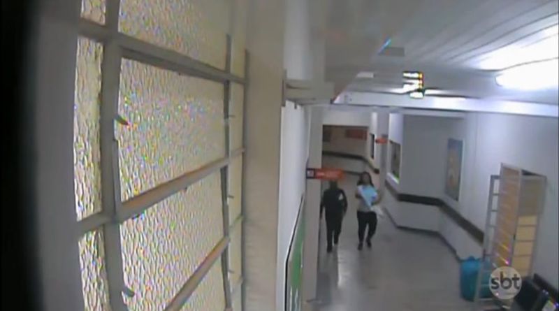 Femeia a vrut să fugă cu bebelușul, după ce propriul copil a murit