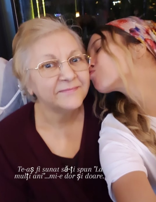 Lora și mama ei  Lora și mama ei