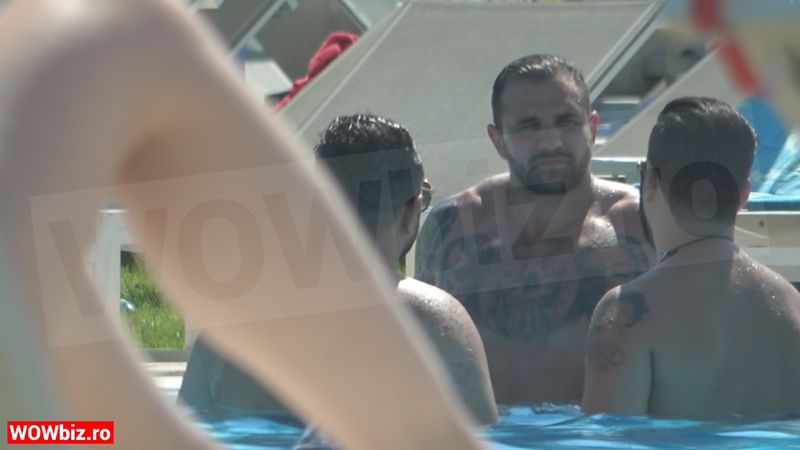 Alex Bodi la piscina